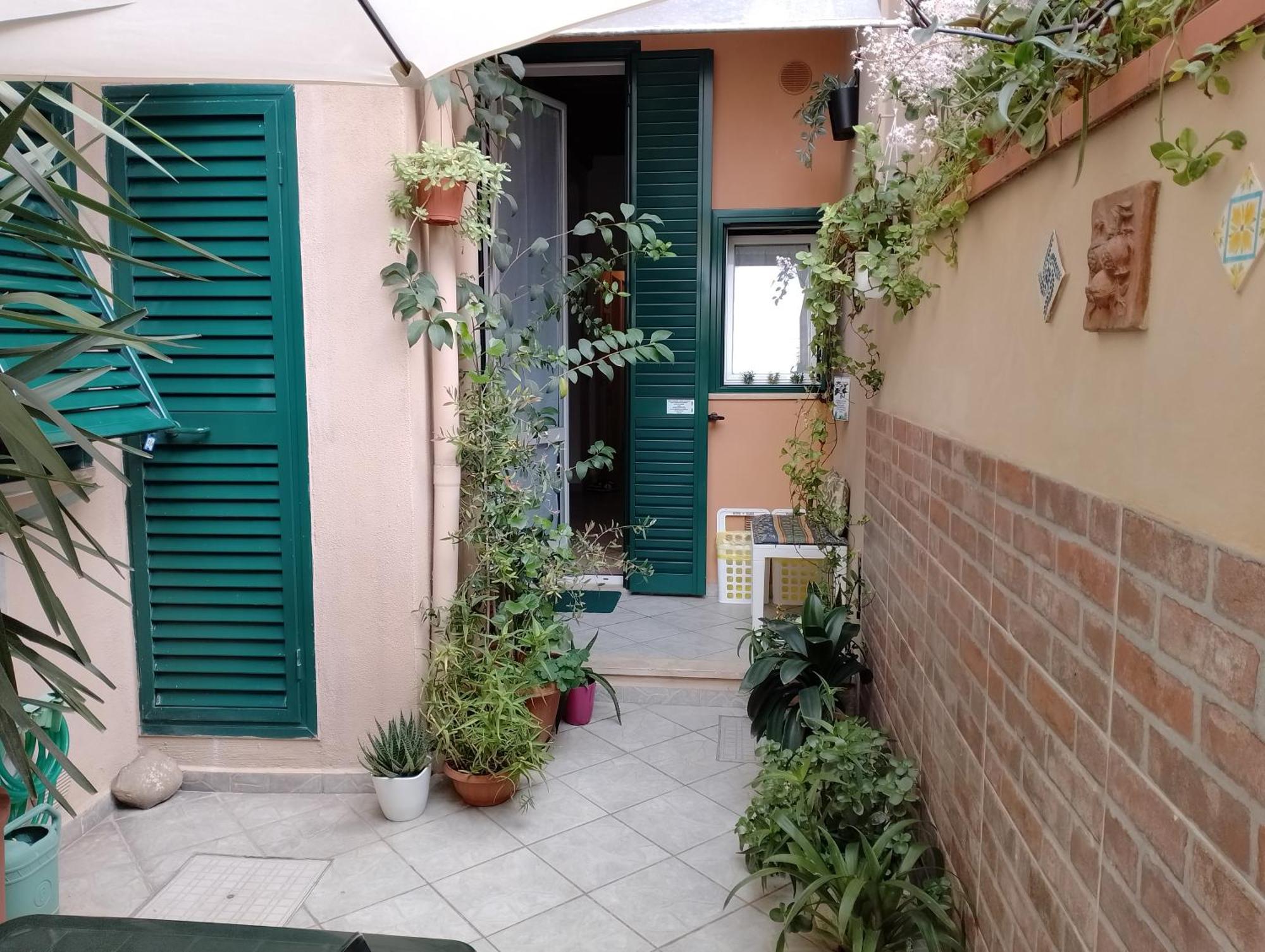 Il Piccolo Eden - Private Garden Lägenhet Livorno Exteriör bild