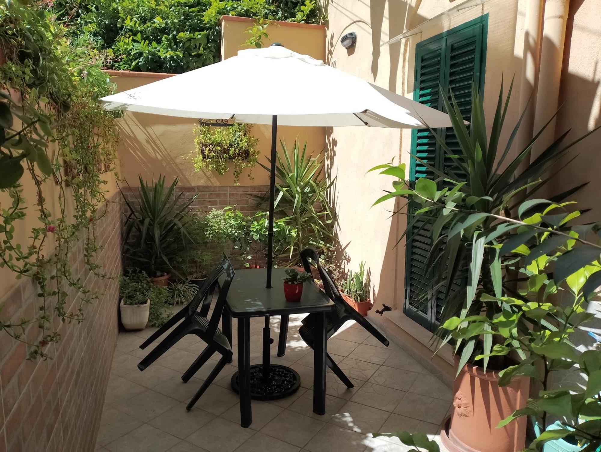 Il Piccolo Eden - Private Garden Lägenhet Livorno Exteriör bild