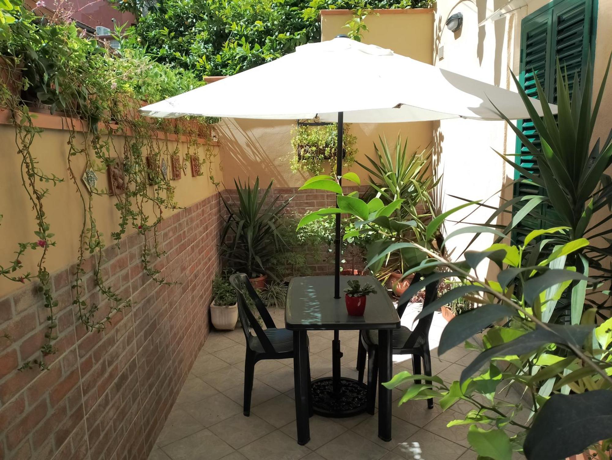 Il Piccolo Eden - Private Garden Lägenhet Livorno Exteriör bild